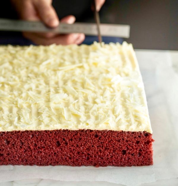 Goofy - Red Velvet Iced Slab 3.1kg, vegetarian friendly Fashion